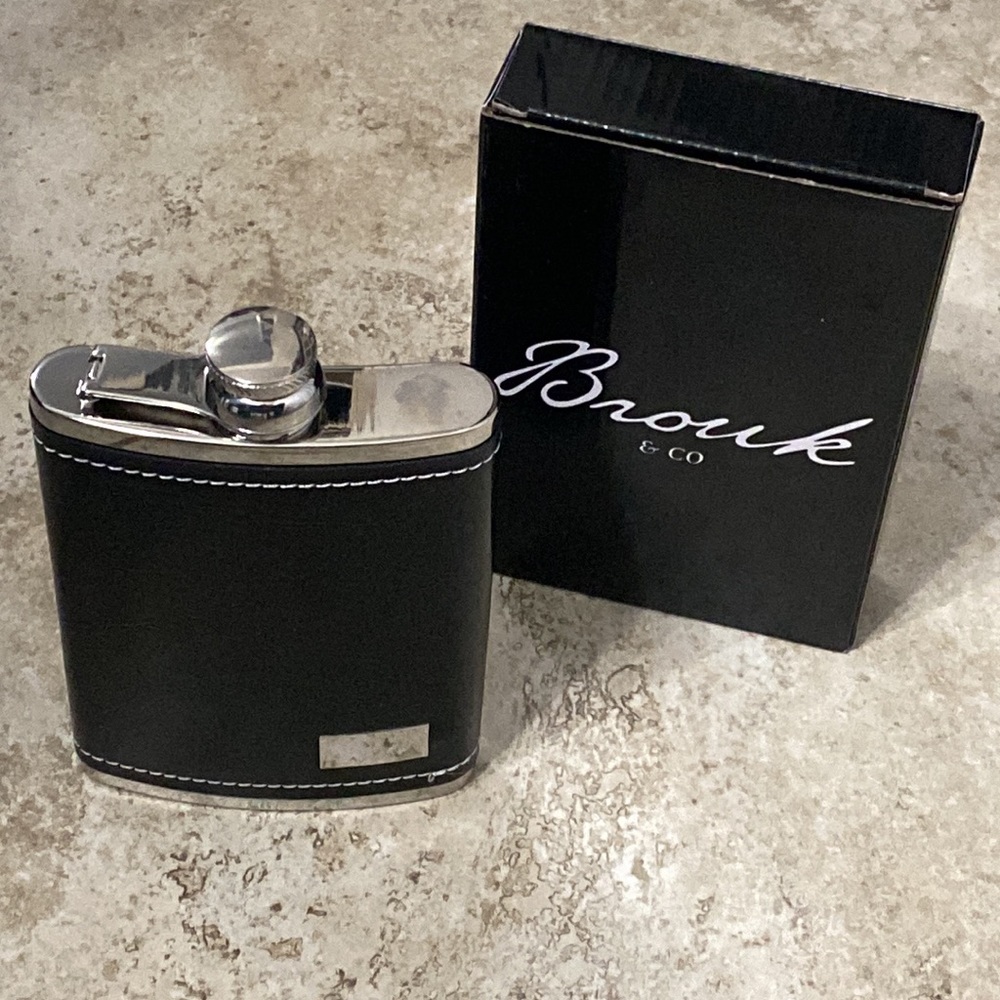 NWT Brouk & Co. Quality 18/8 Stainless Steel 8 oz Flask Black